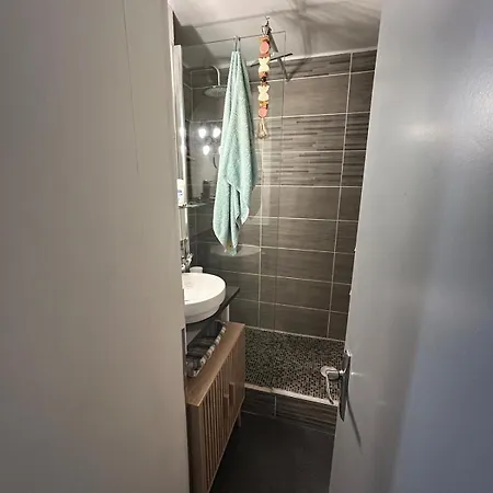 4 Personnes Secteur Falaise Avec Parking * Agde