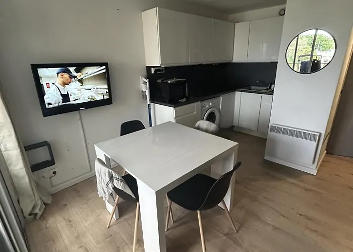 4 Personnes Secteur Falaise Avec Parking Apartmán